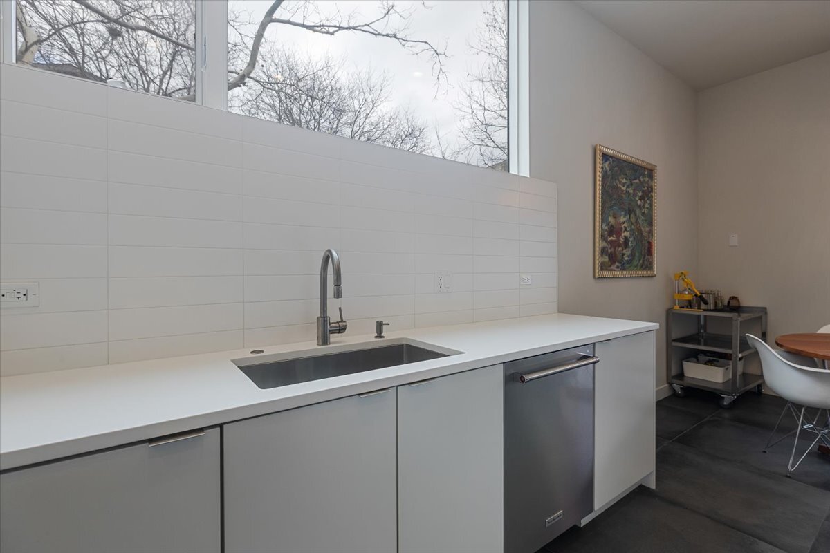 559 E 50th Street Property Photo 17