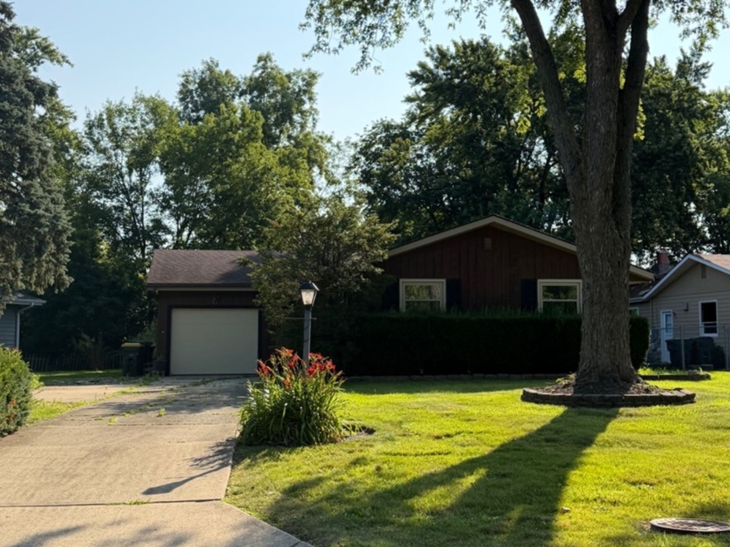 381 N Silverleaf Boulevard Property Photo 1