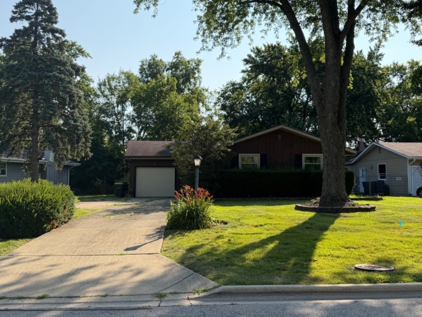 381 N Silverleaf Boulevard Property Photo 2