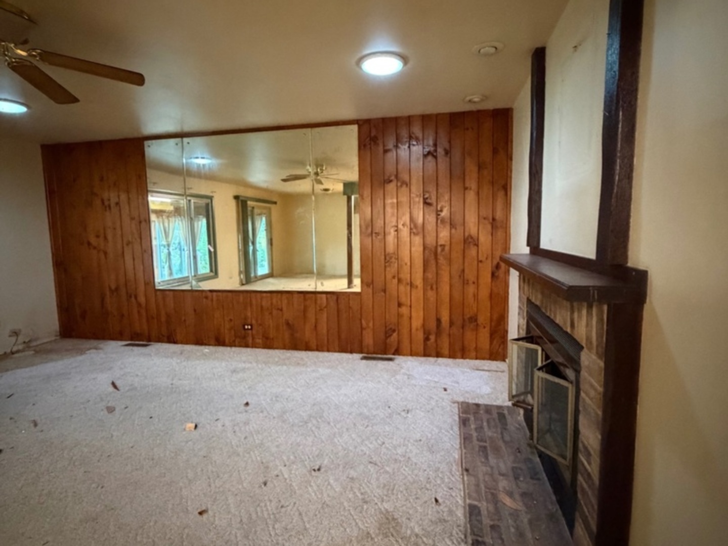 381 N Silverleaf Boulevard Property Photo 5