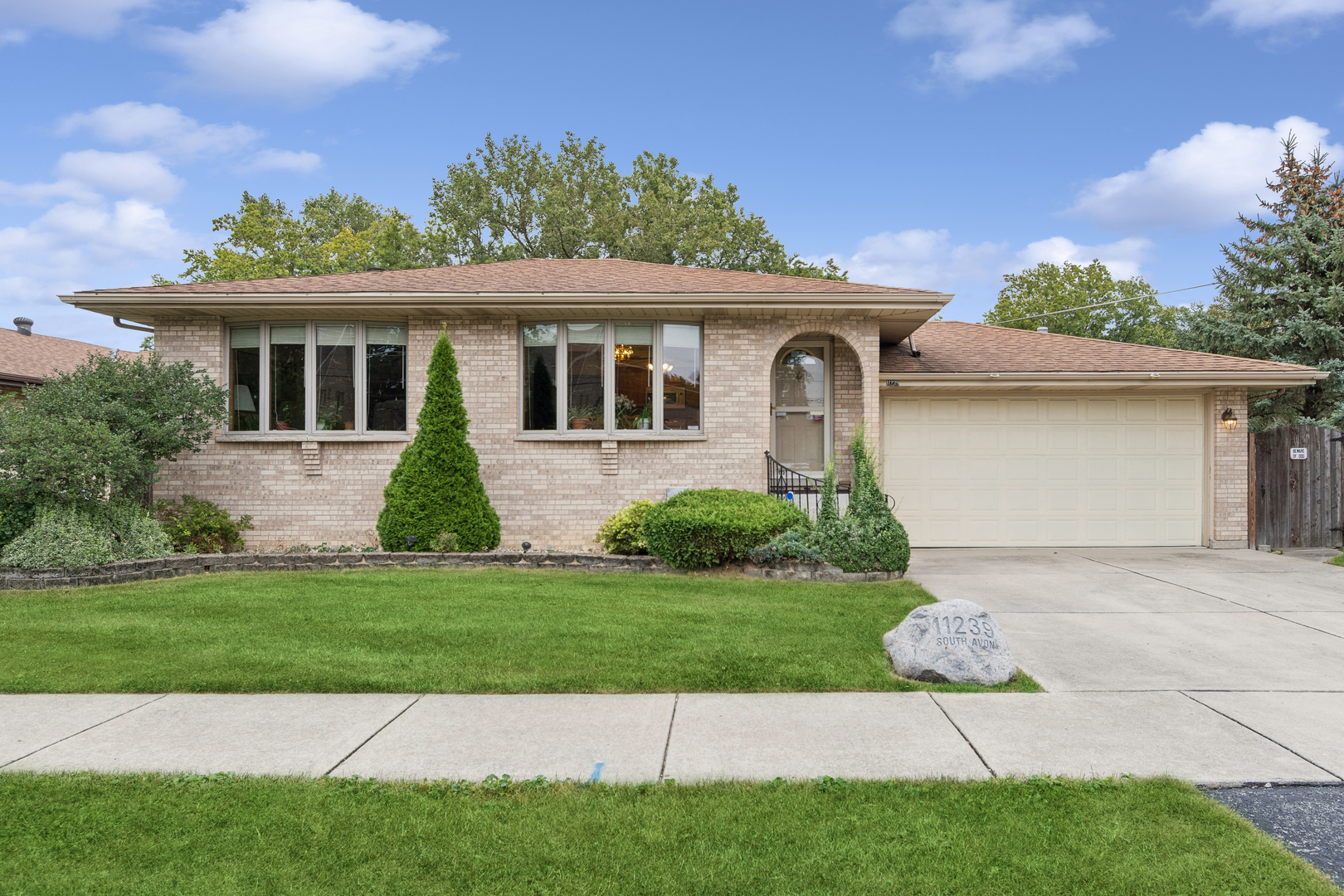 11239 S Avon Avenue Property Photo 1