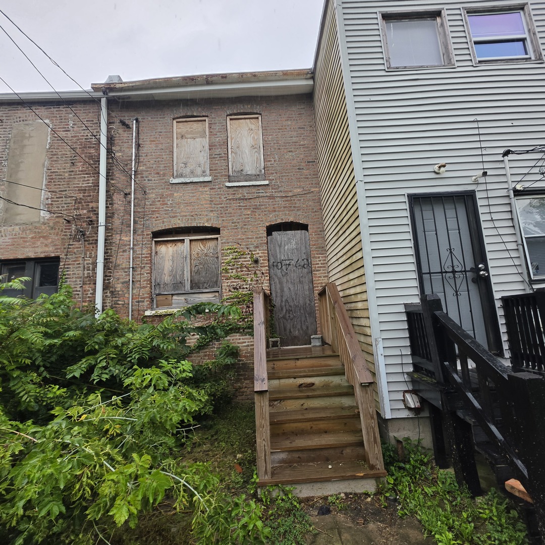 10762 S Langley Avenue Property Photo 2