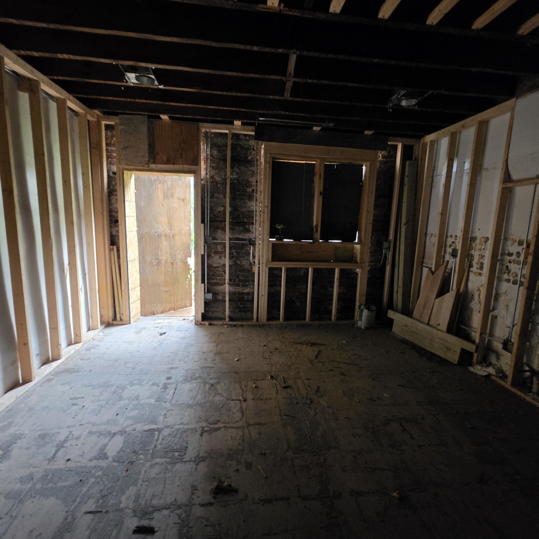10762 S Langley Avenue Property Photo 4