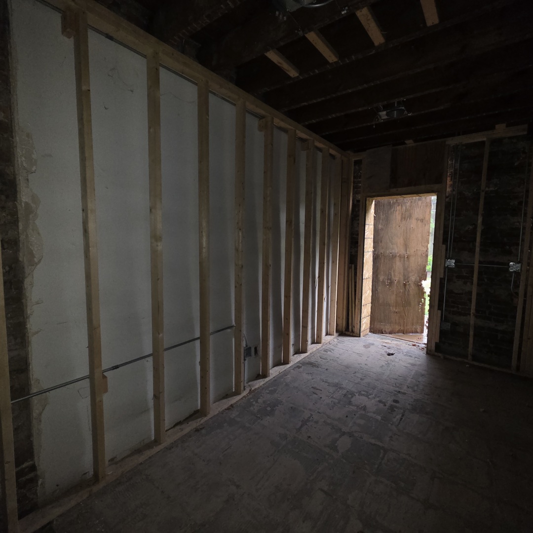 10762 S Langley Avenue Property Photo 5