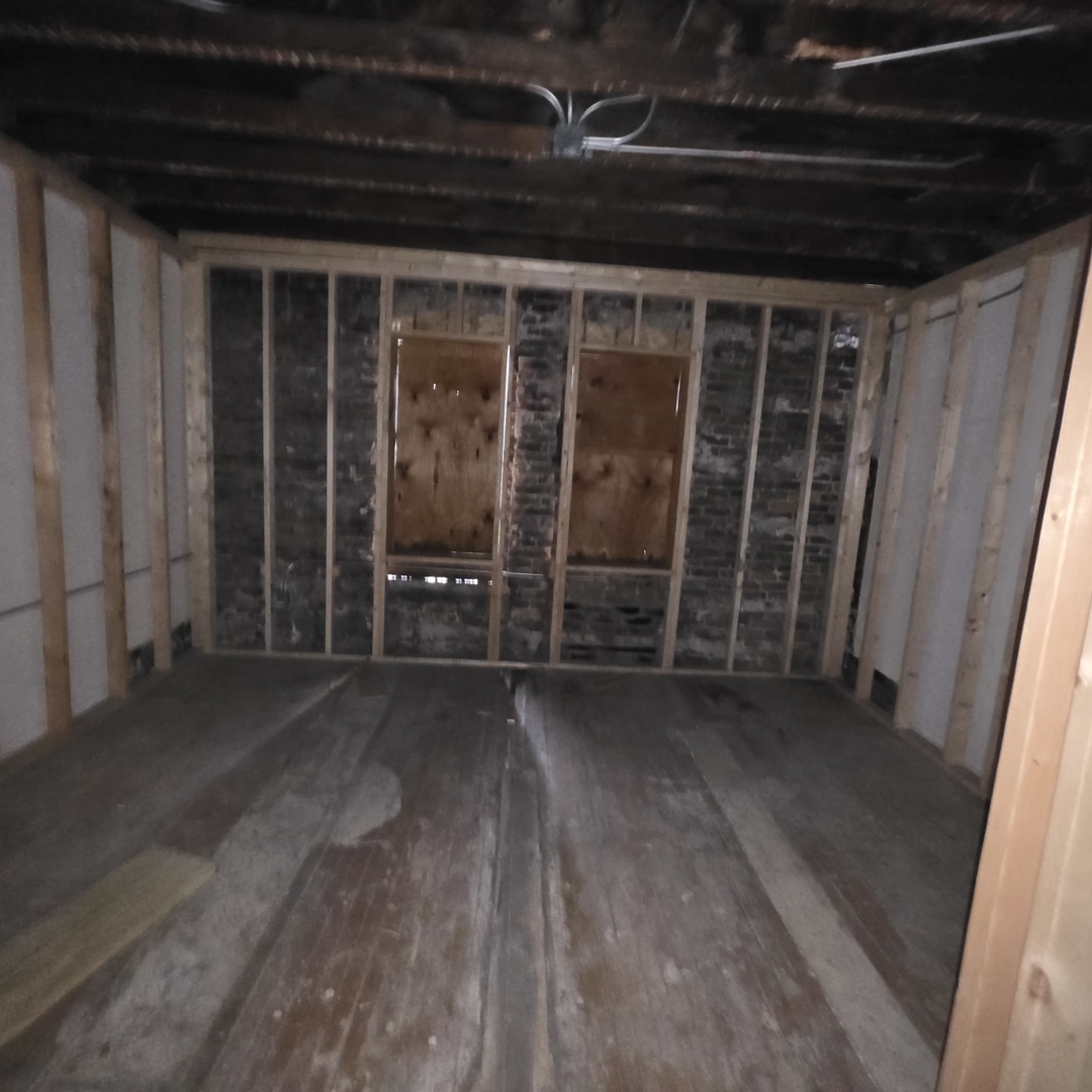 10762 S Langley Avenue Property Photo 6