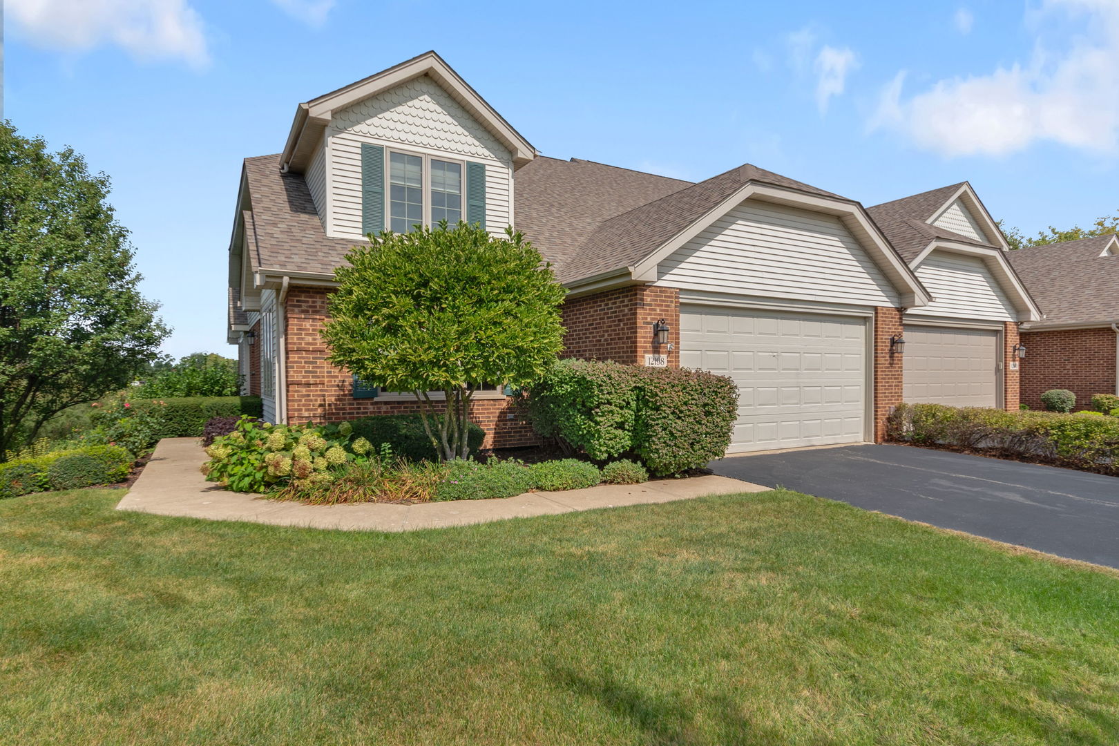12198 Oxford Court Property Photo 2