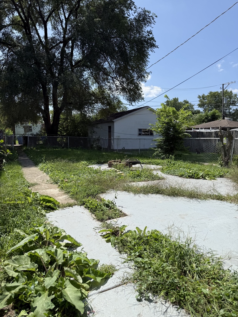 1213 W 96th Street Property Photo 4