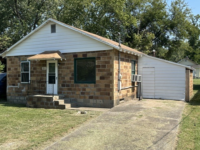 703 N Allyn Street Property Photo 2