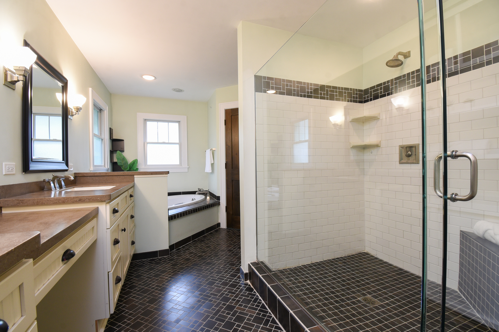 311 Park Avenue Property Photo 40