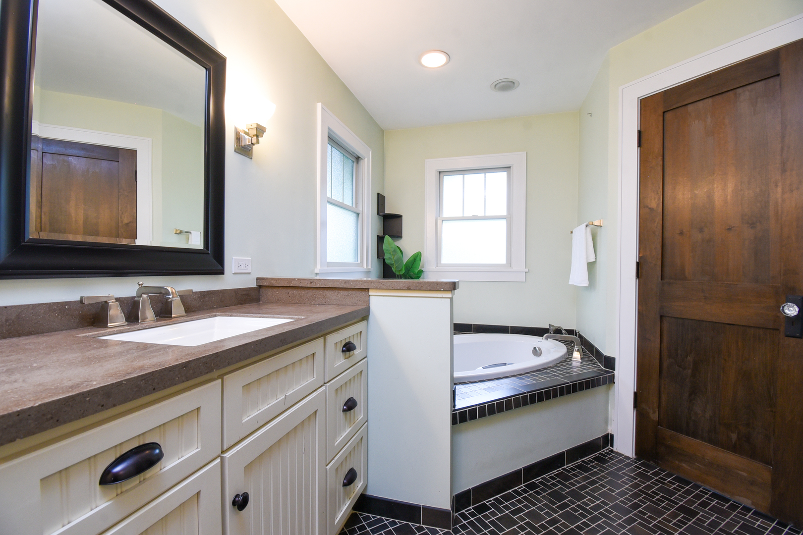 311 Park Avenue Property Photo 42