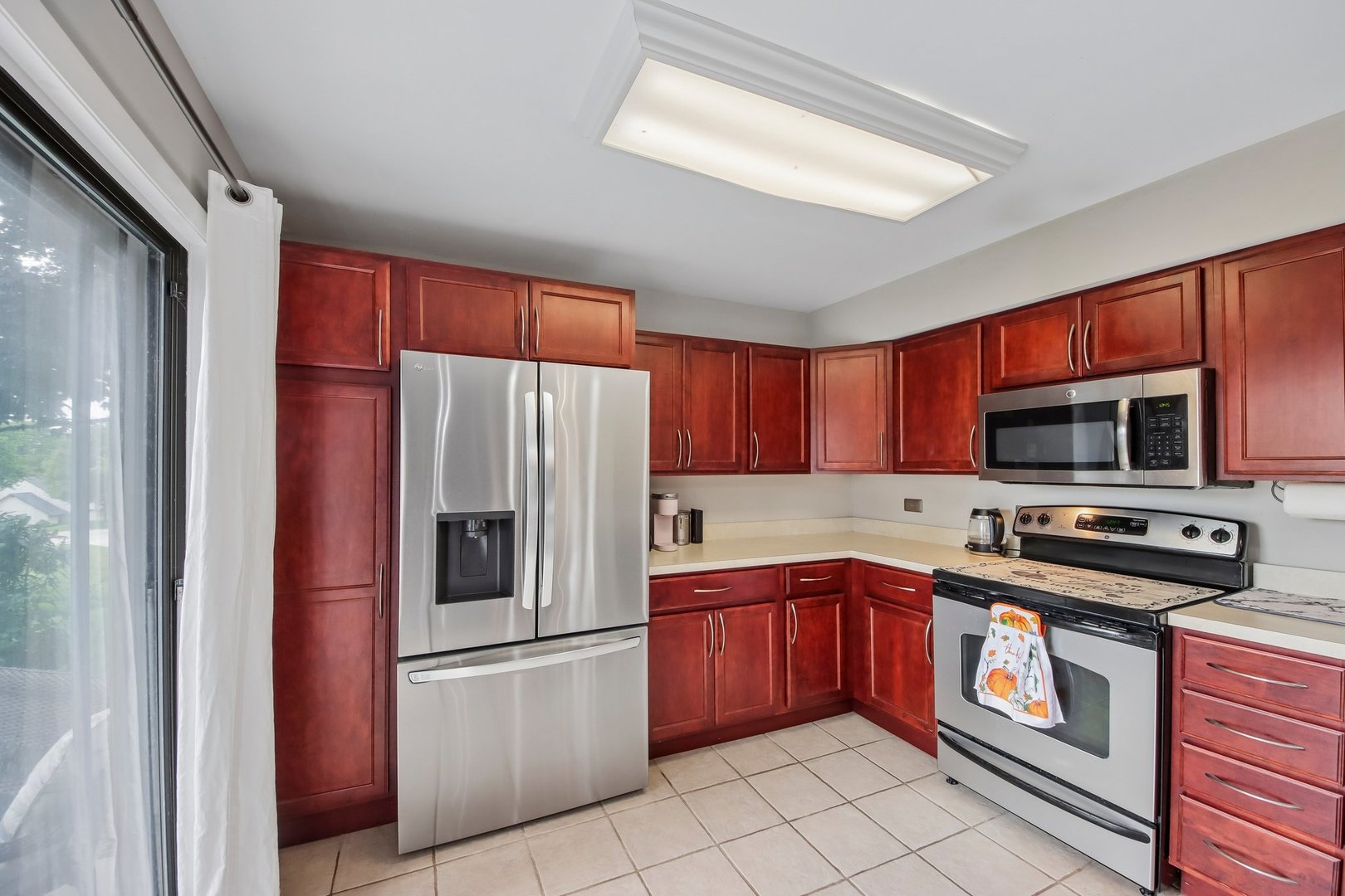 736 Glen Way Property Photo 4