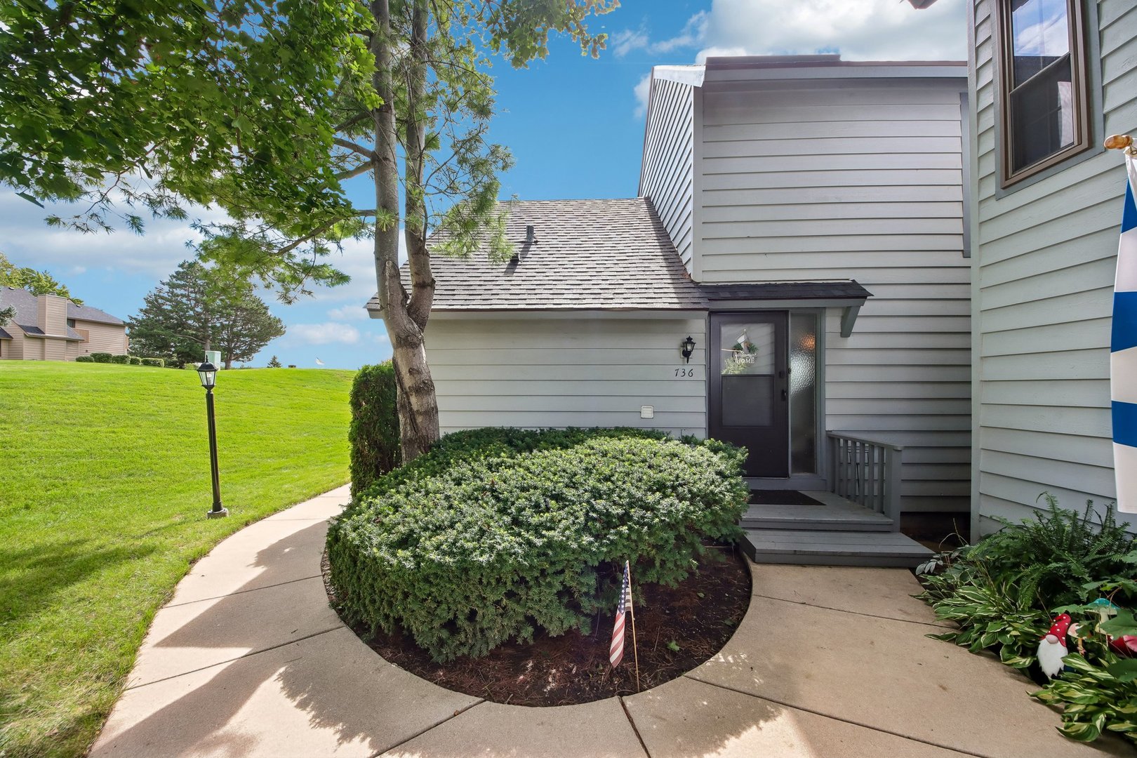 736 Glen Way Property Photo 6