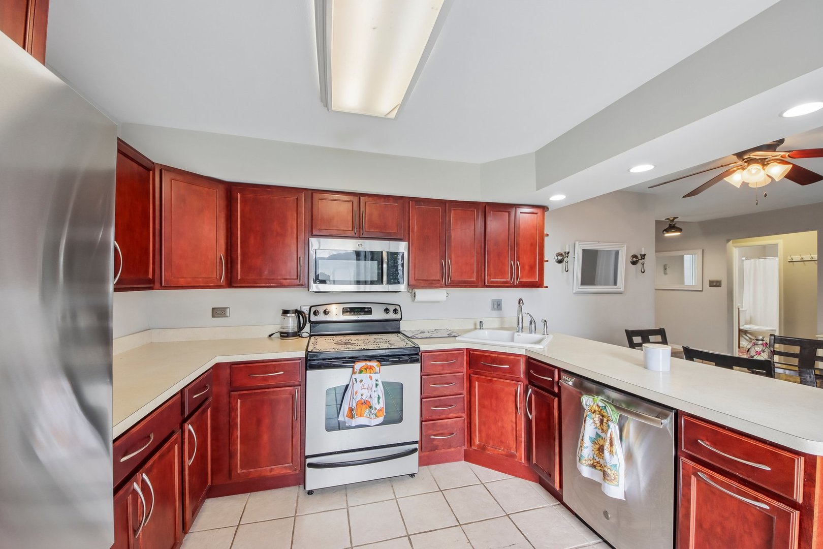 736 Glen Way Property Photo 10