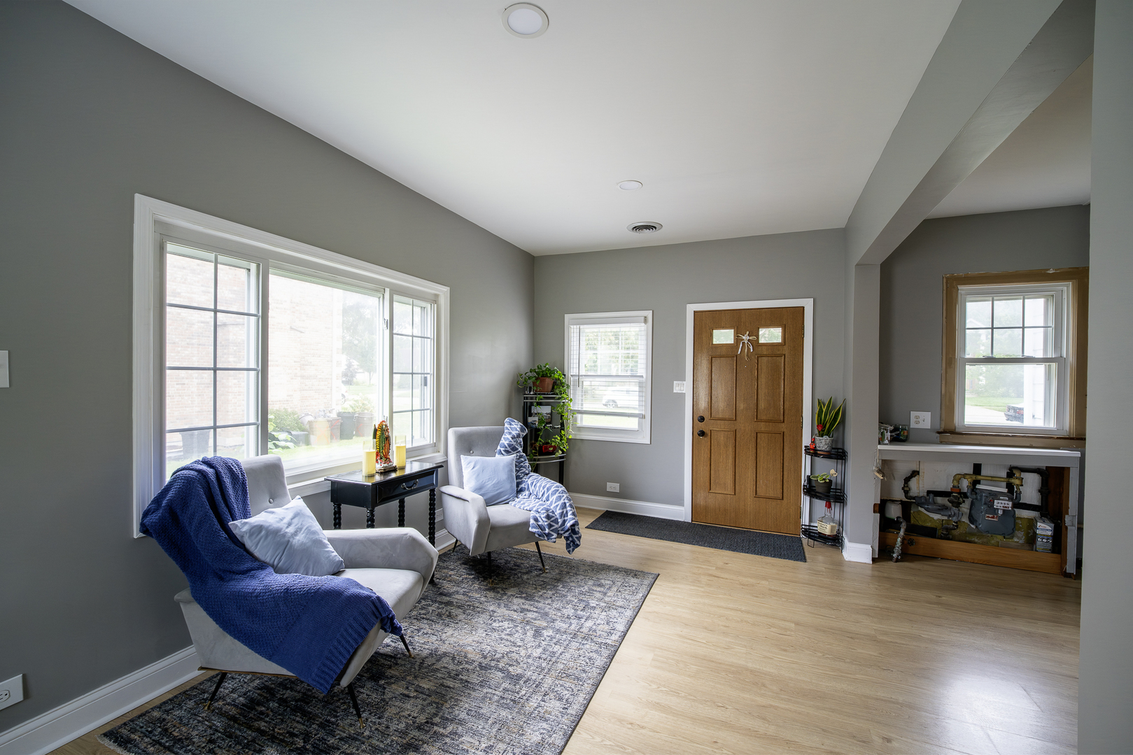 1686 Lunt Avenue Property Photo 3