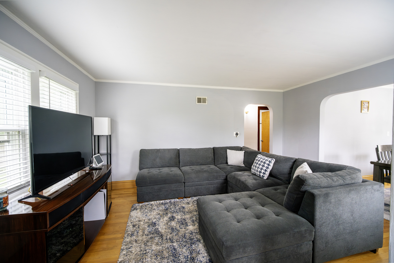 1686 Lunt Avenue Property Photo 4