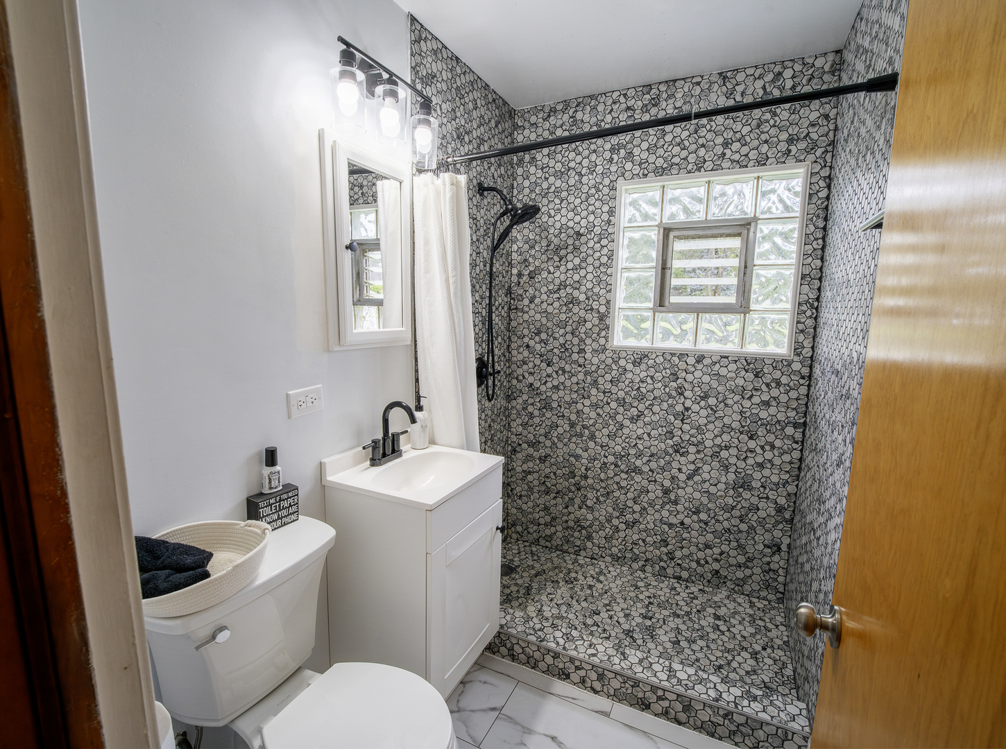 1686 Lunt Avenue Property Photo 9