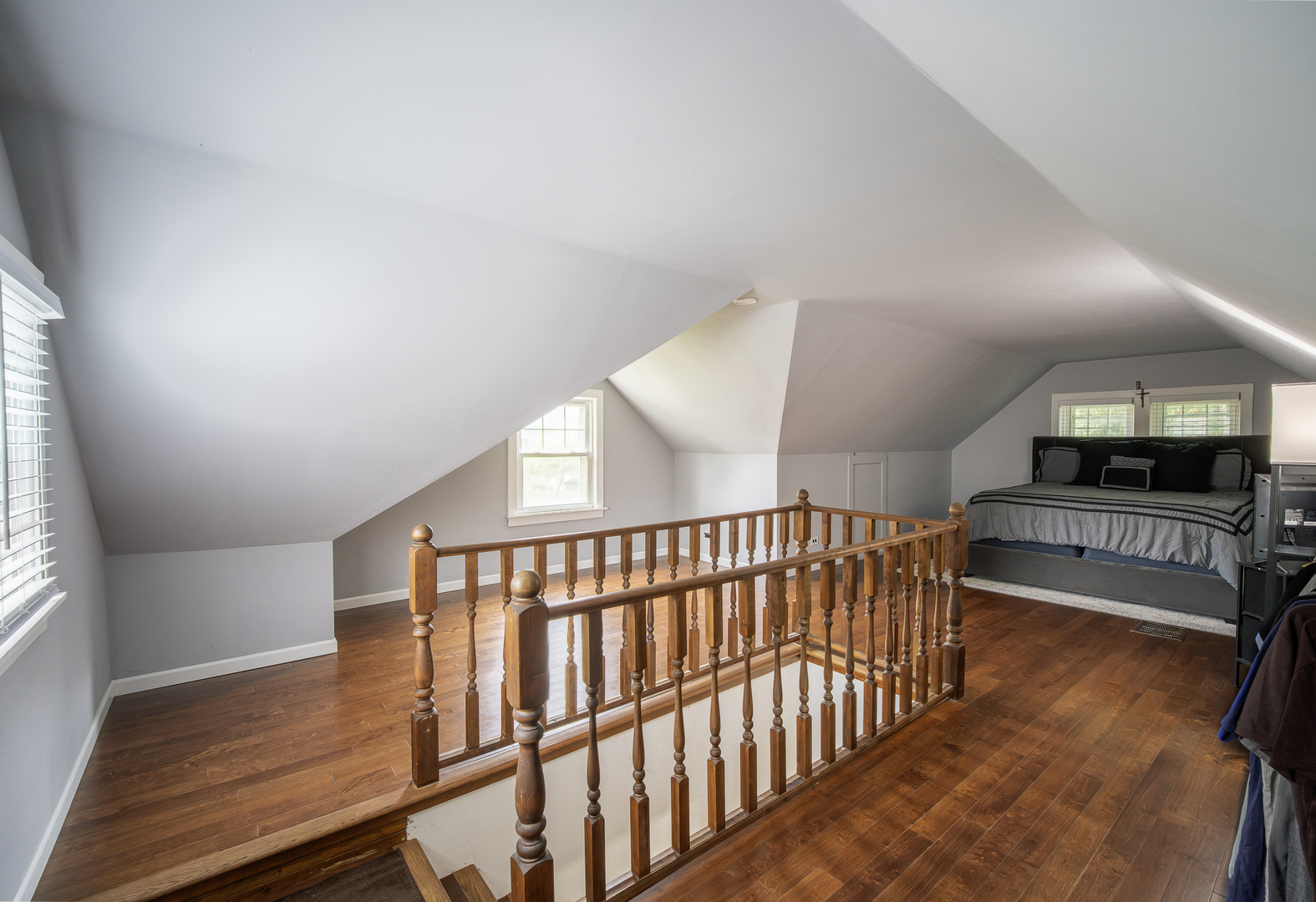 1686 Lunt Avenue Property Photo 10