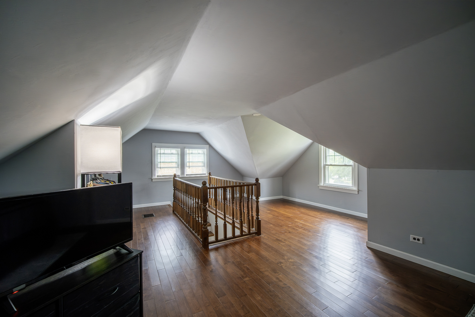 1686 Lunt Avenue Property Photo 11