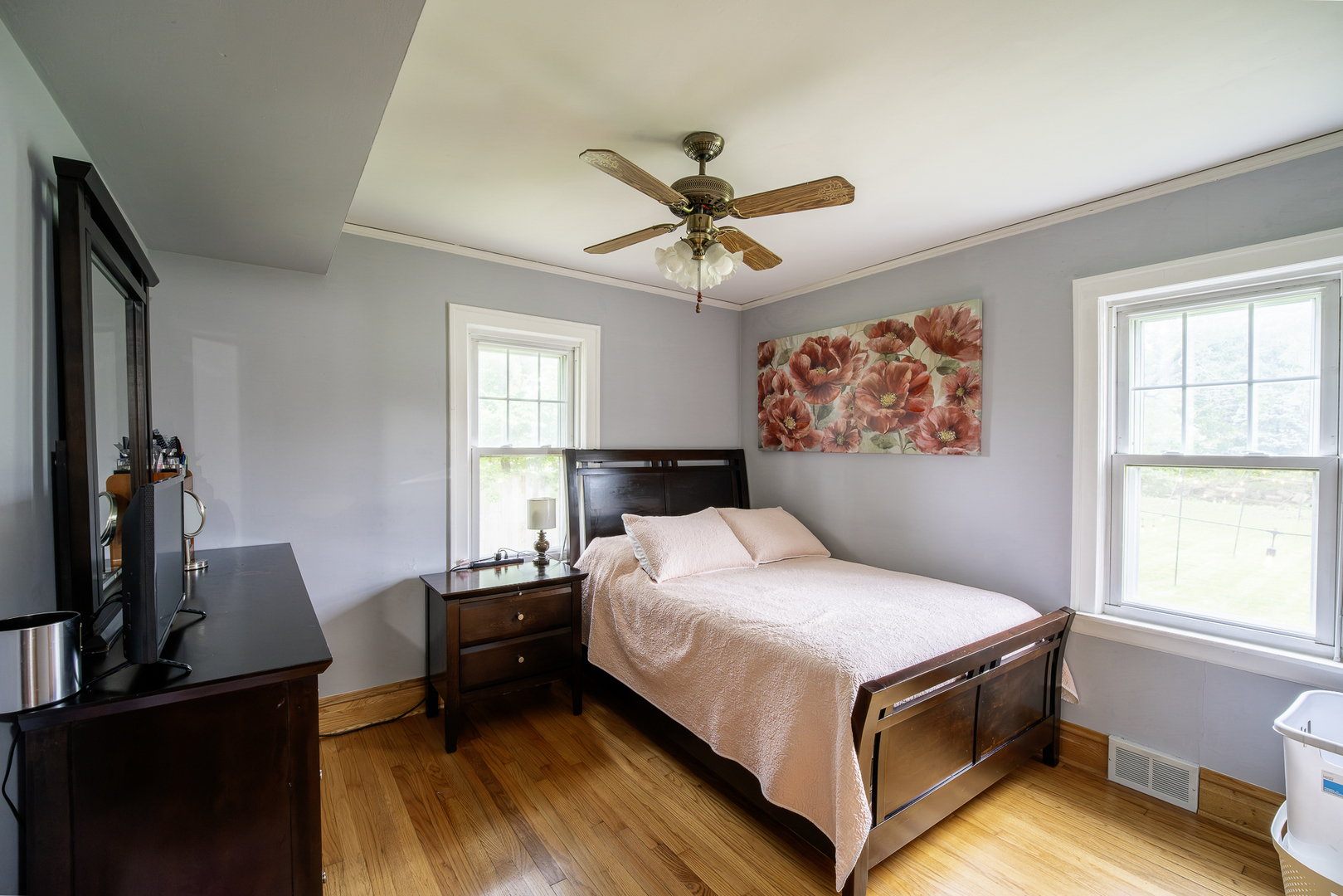 1686 Lunt Avenue Property Photo 12