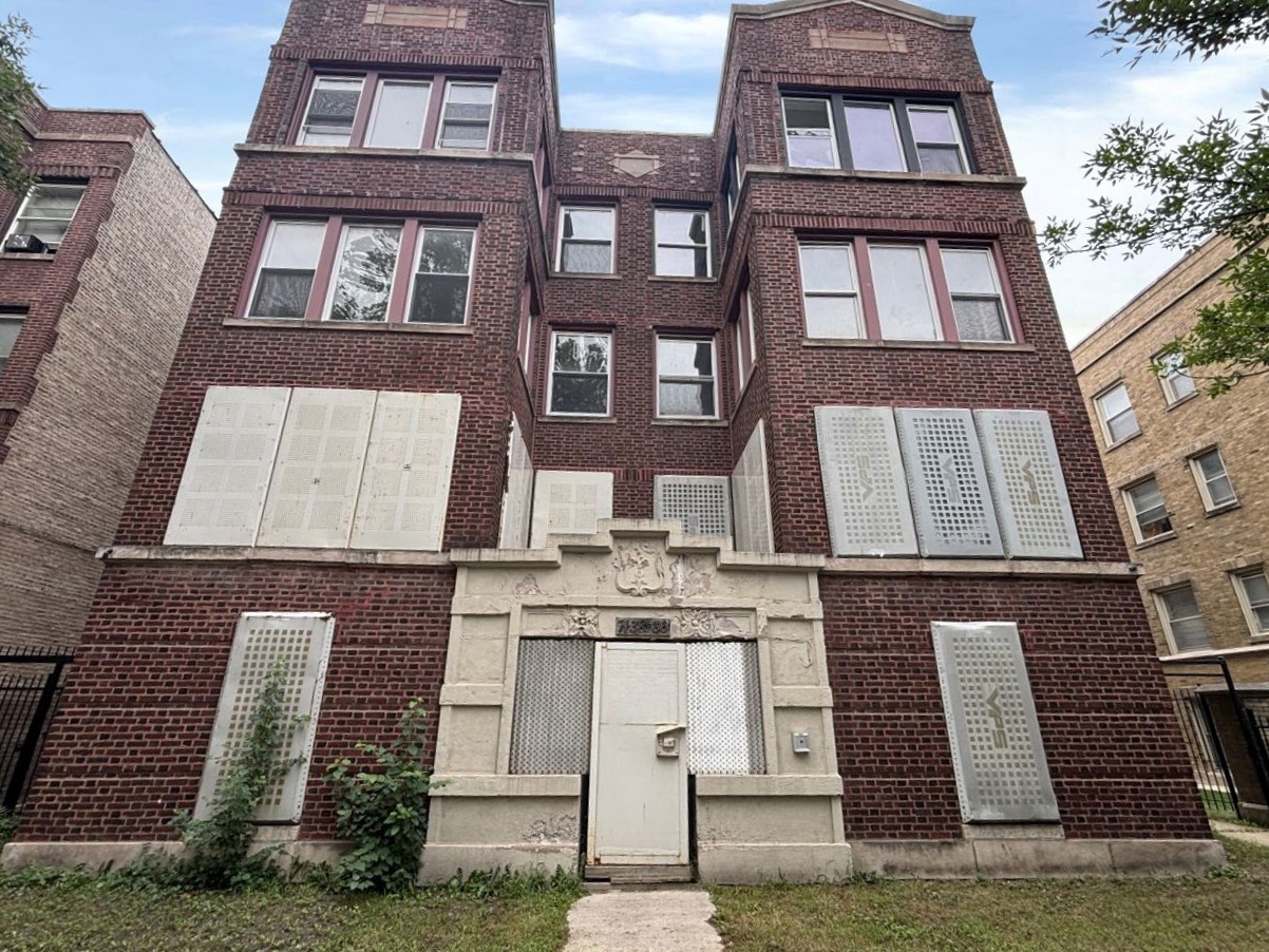 7136 S East End Avenue Property Photo 1