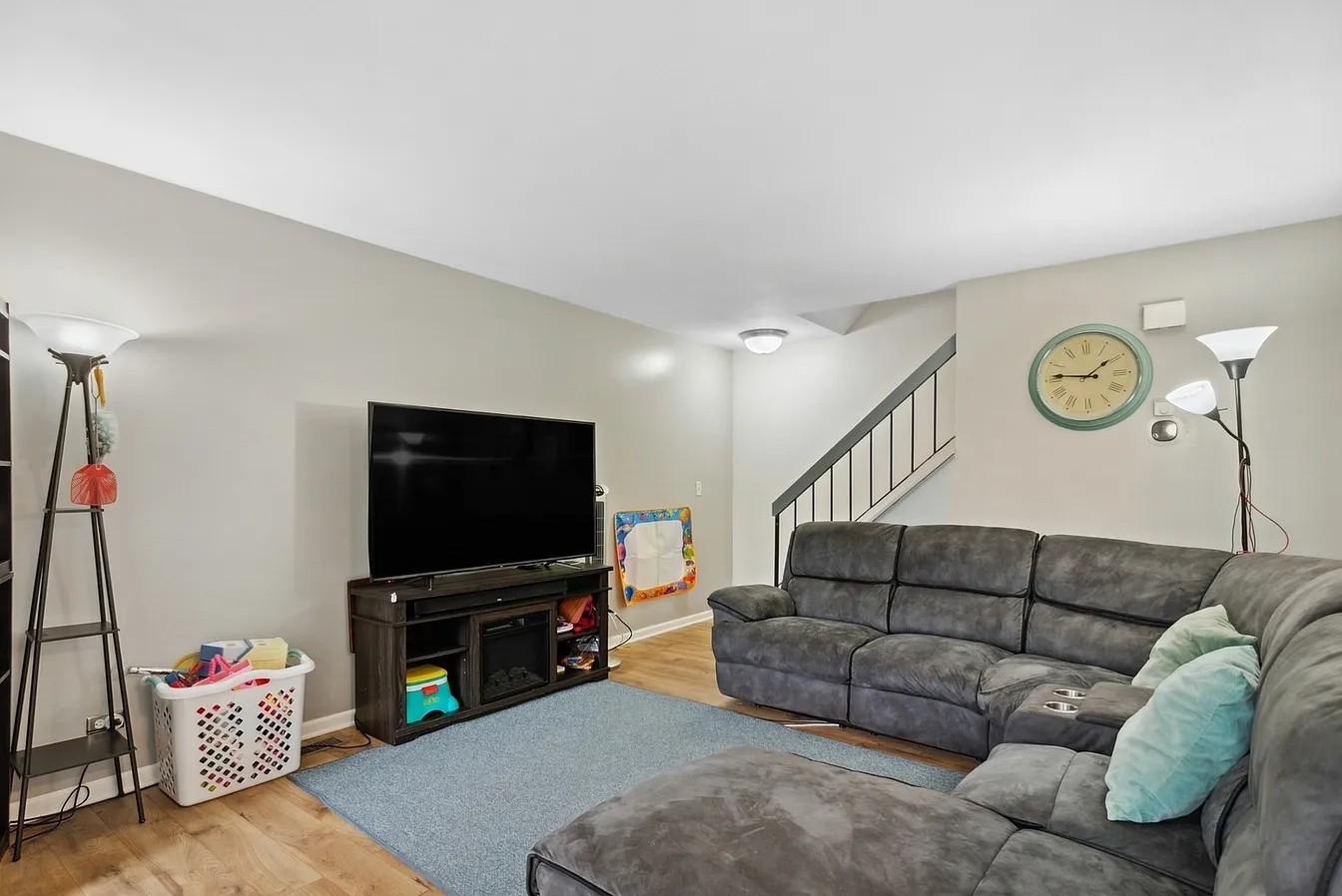 212 Hudson Court B Property Photo 4