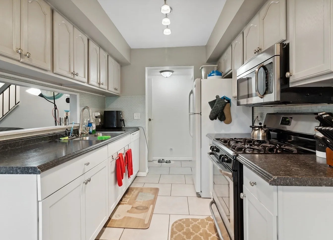 212 Hudson Court B Property Photo 6