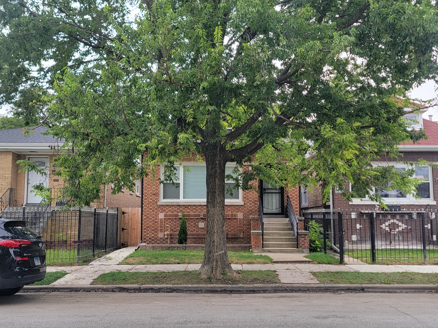 2231 W 71st Street Property Photo 2