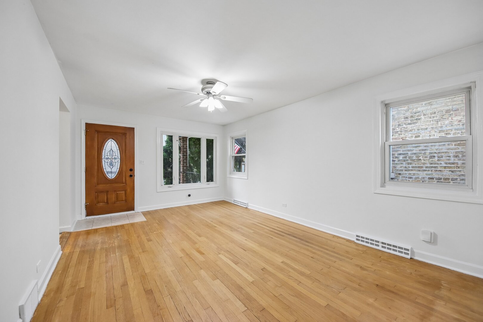 2556 Wood Street Property Photo 3