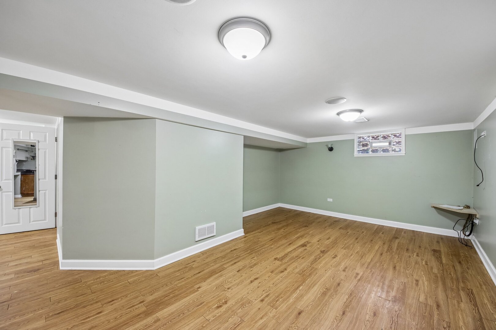 2556 Wood Street Property Photo 18