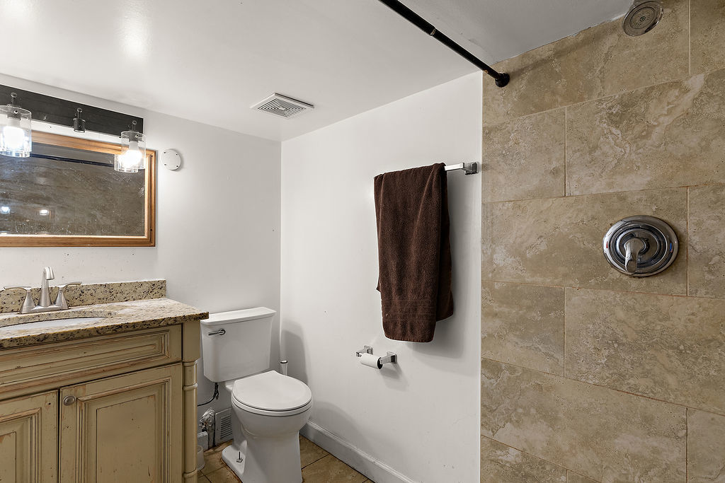 6756 N Keating Avenue Property Photo 8