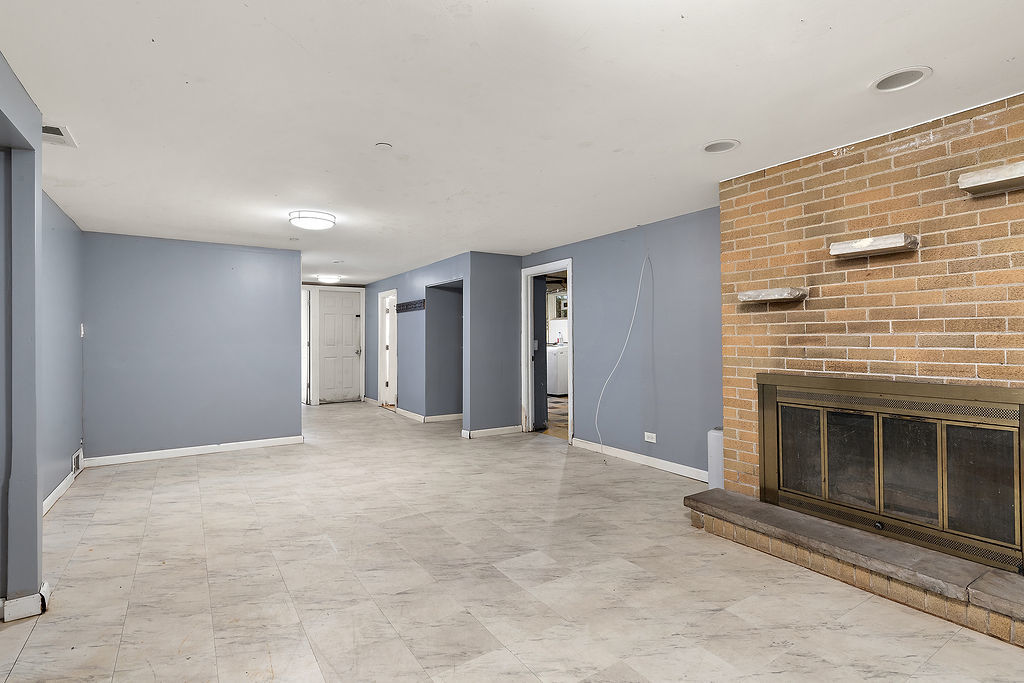 6756 N Keating Avenue Property Photo 12