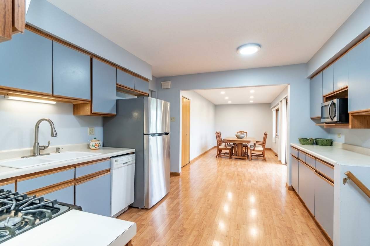 740 Bryn Mawr Avenue Property Photo 8