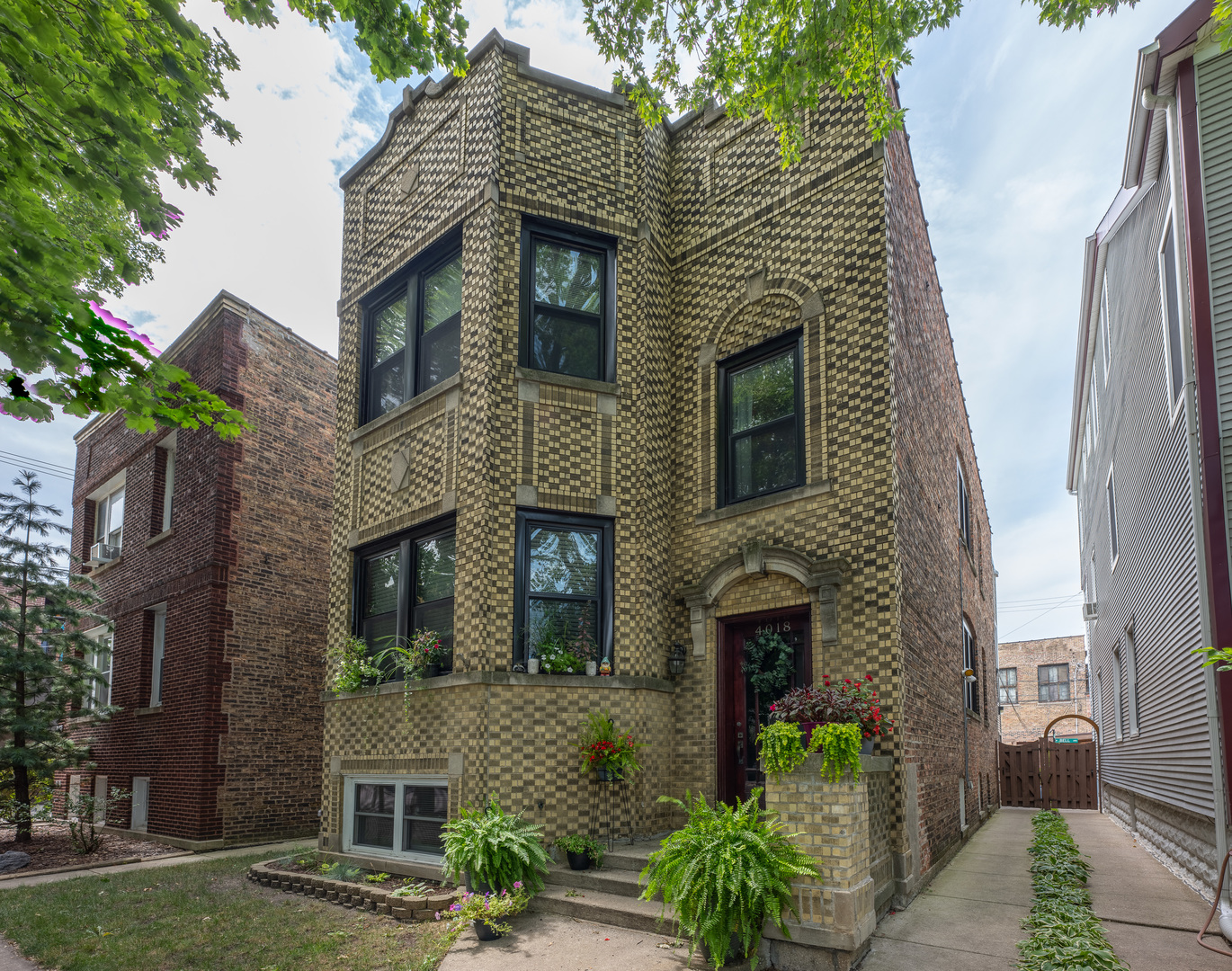 4018 N Maplewood Avenue Property Photo 1