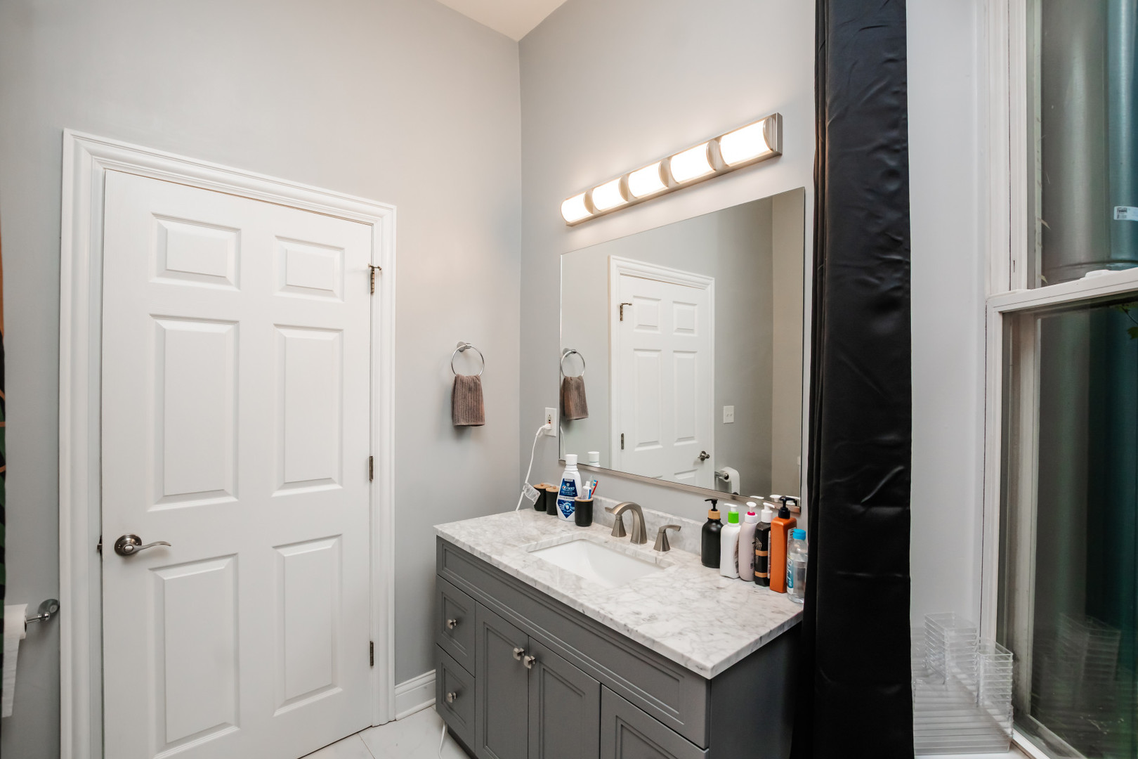 735 E 50th Street 2 Property Photo 12