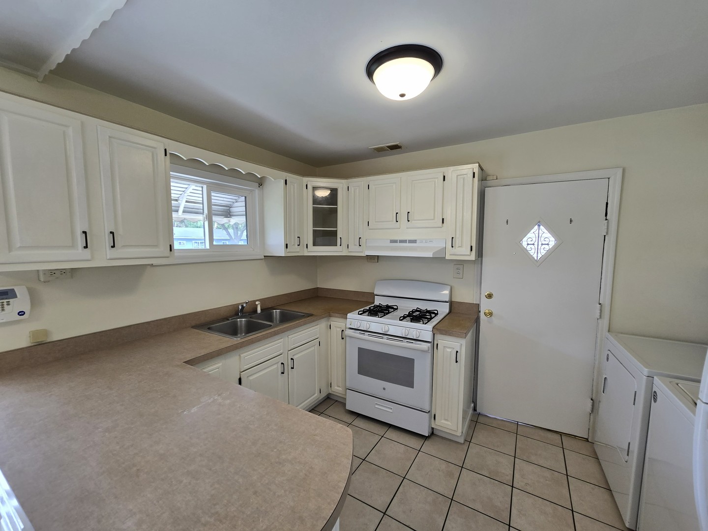 16516 Spaulding Avenue Property Photo 5