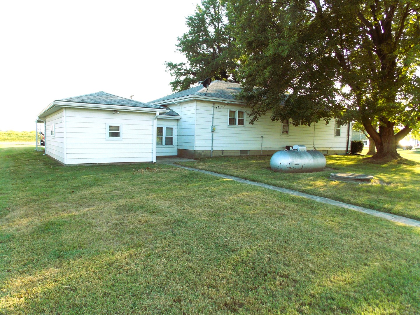 210 E 4th Street Property Photo 3
