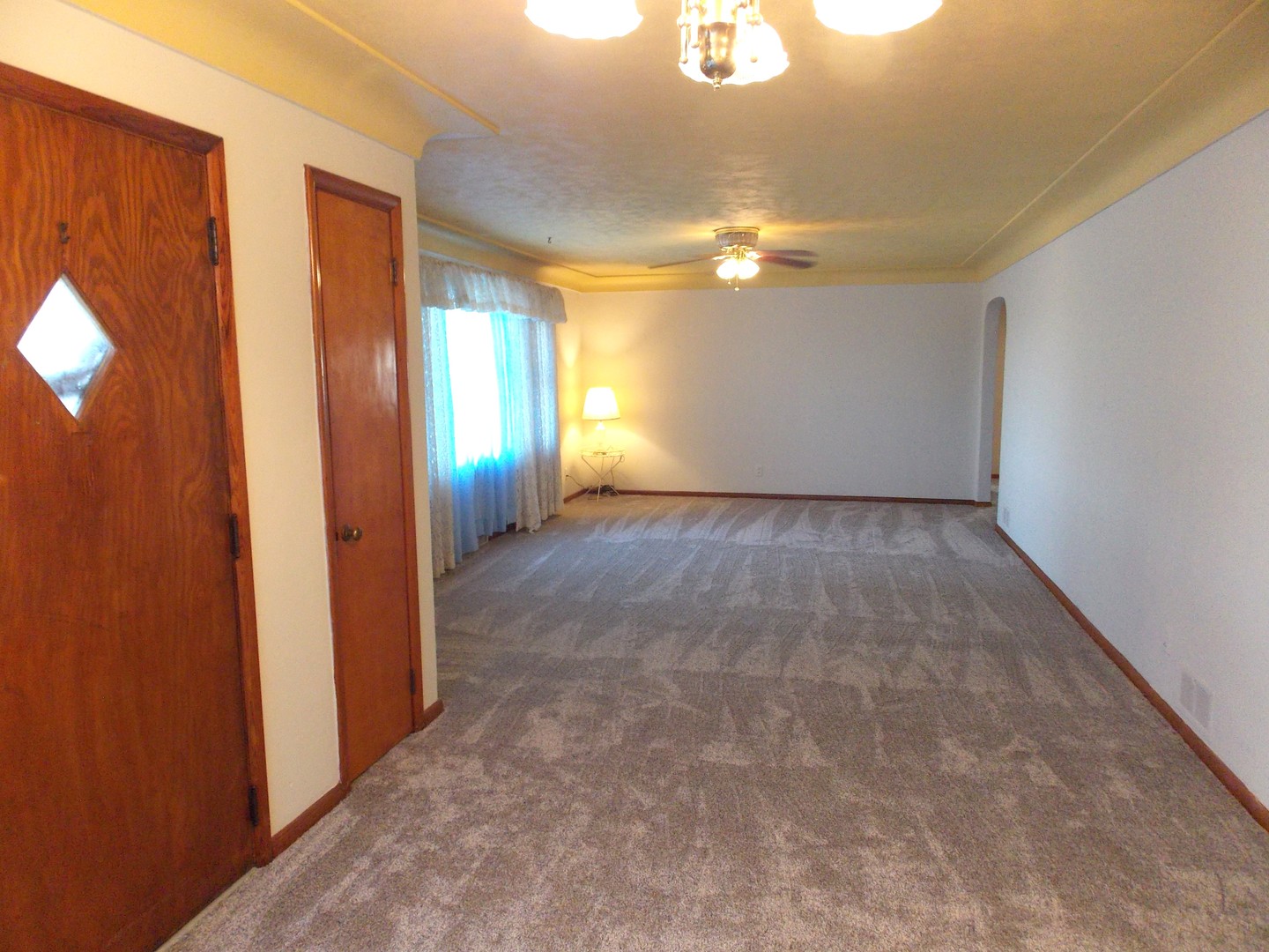 210 E 4th Street Property Photo 4