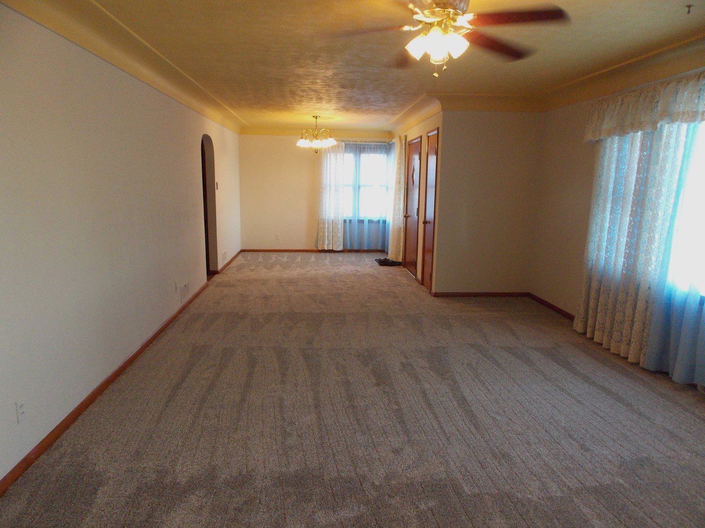 210 E 4th Street Property Photo 5