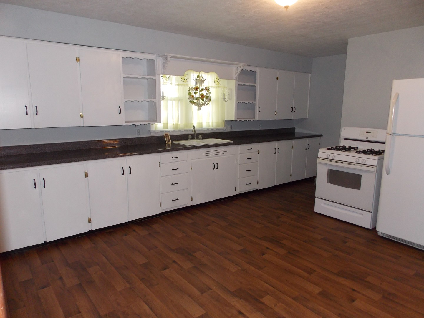 210 E 4th Street Property Photo 6