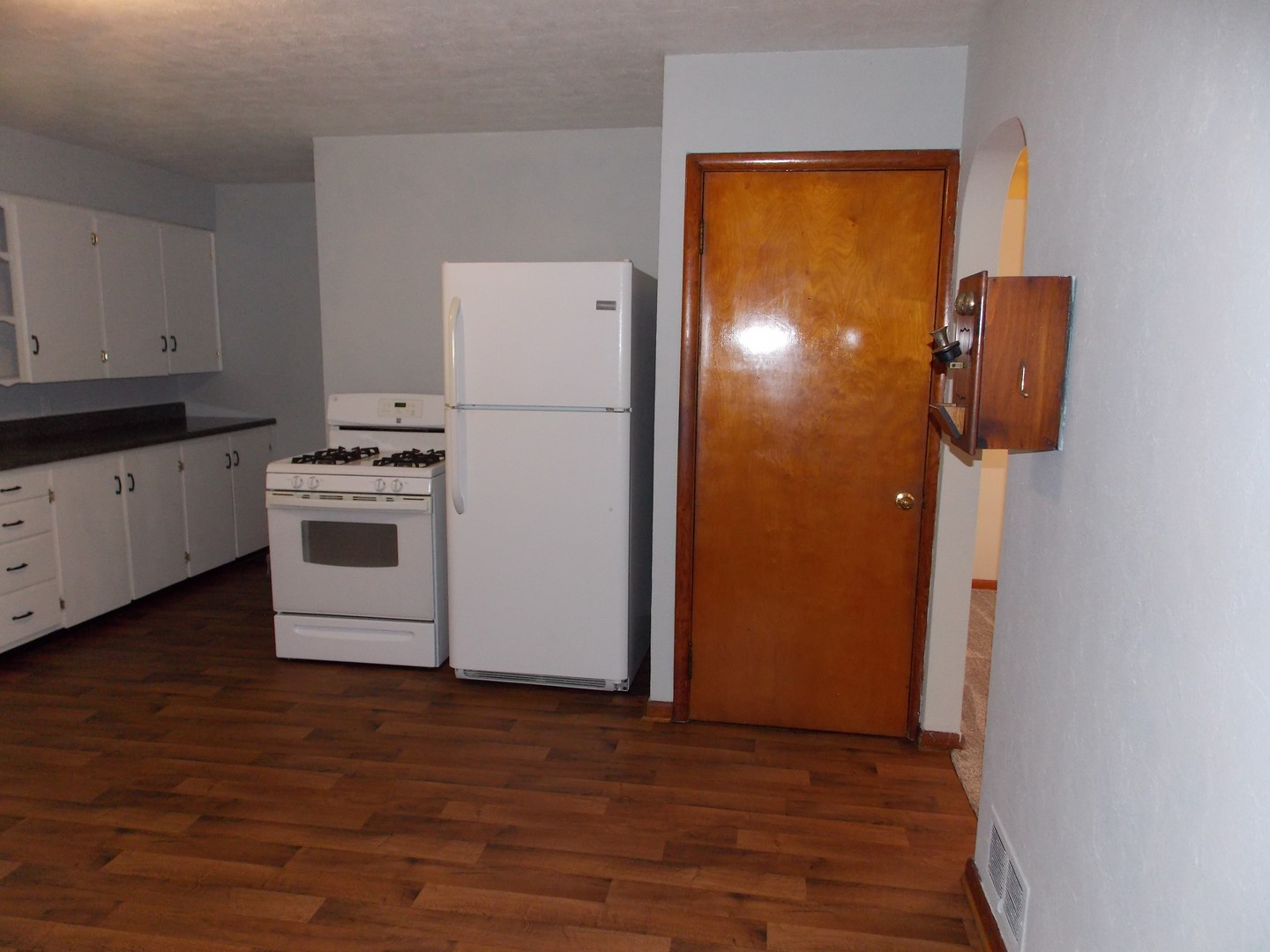 210 E 4th Street Property Photo 7
