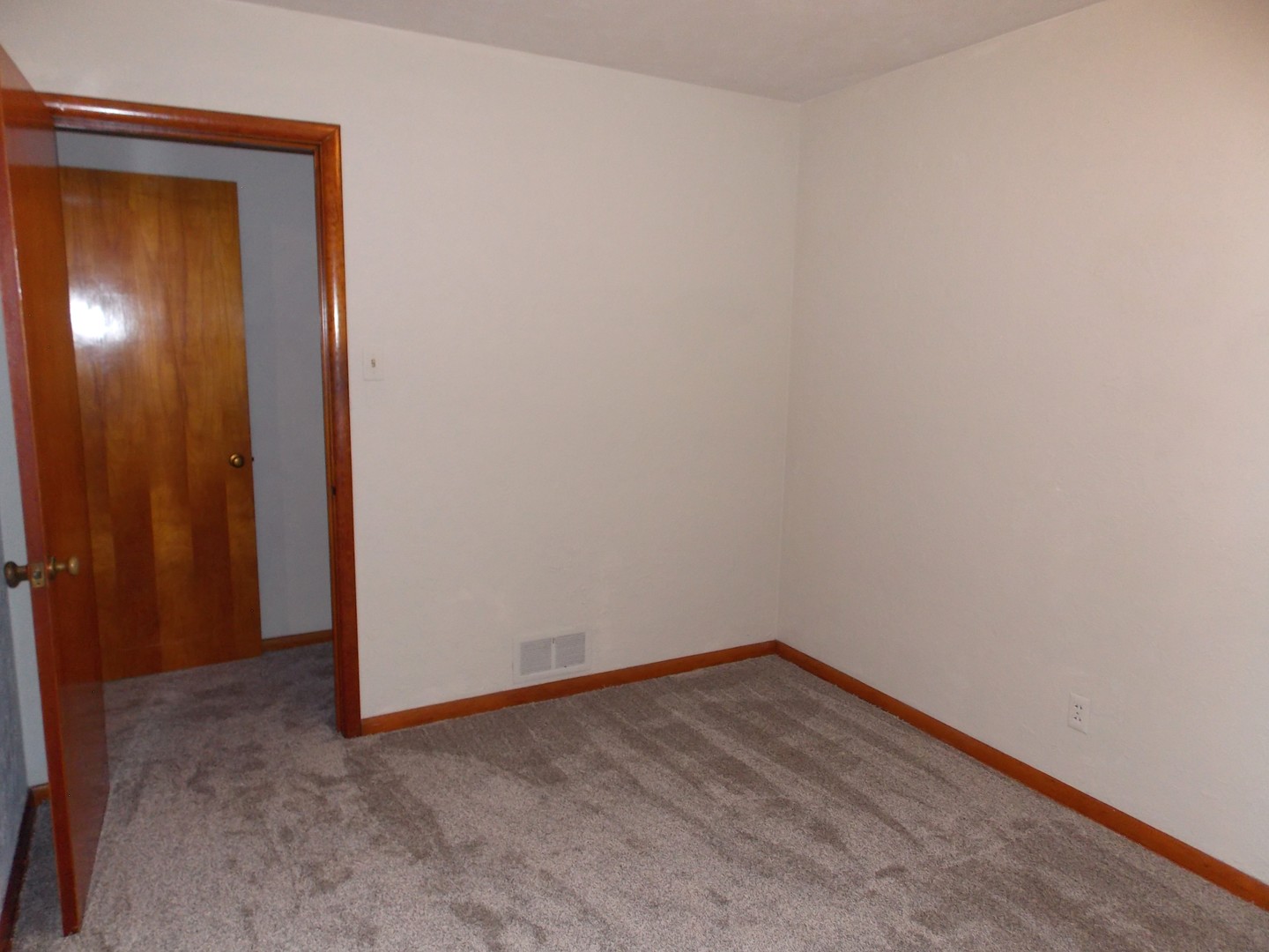 210 E 4th Street Property Photo 11