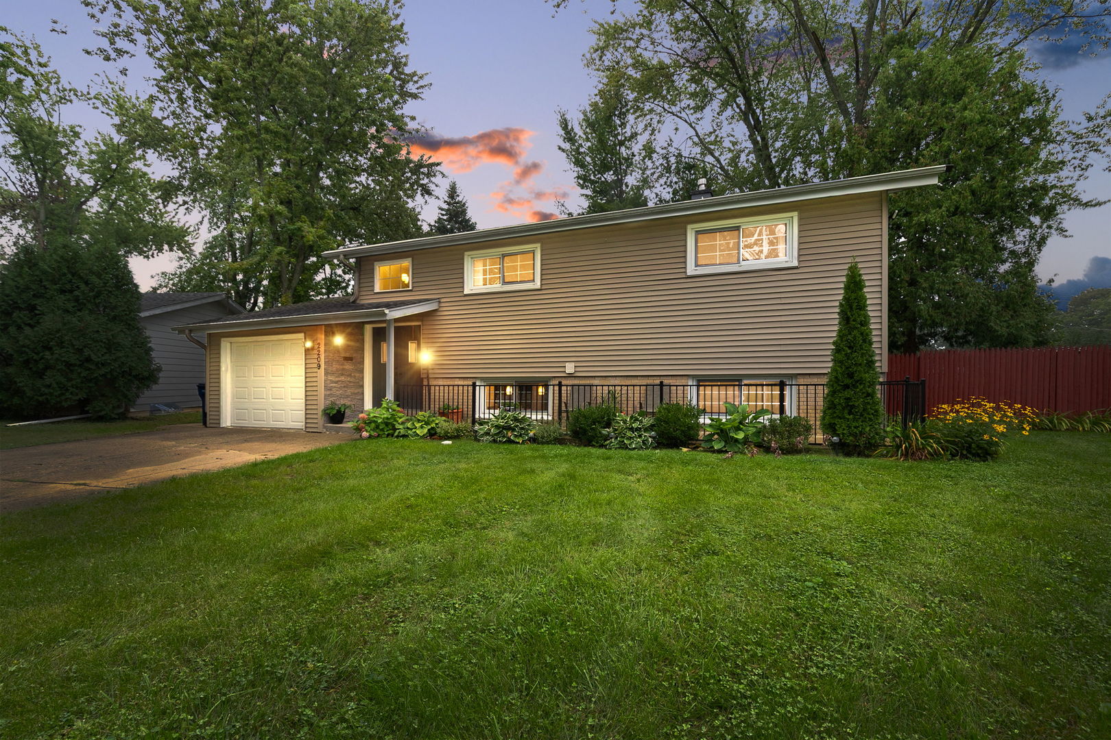2209 Kingston Road Property Photo 1
