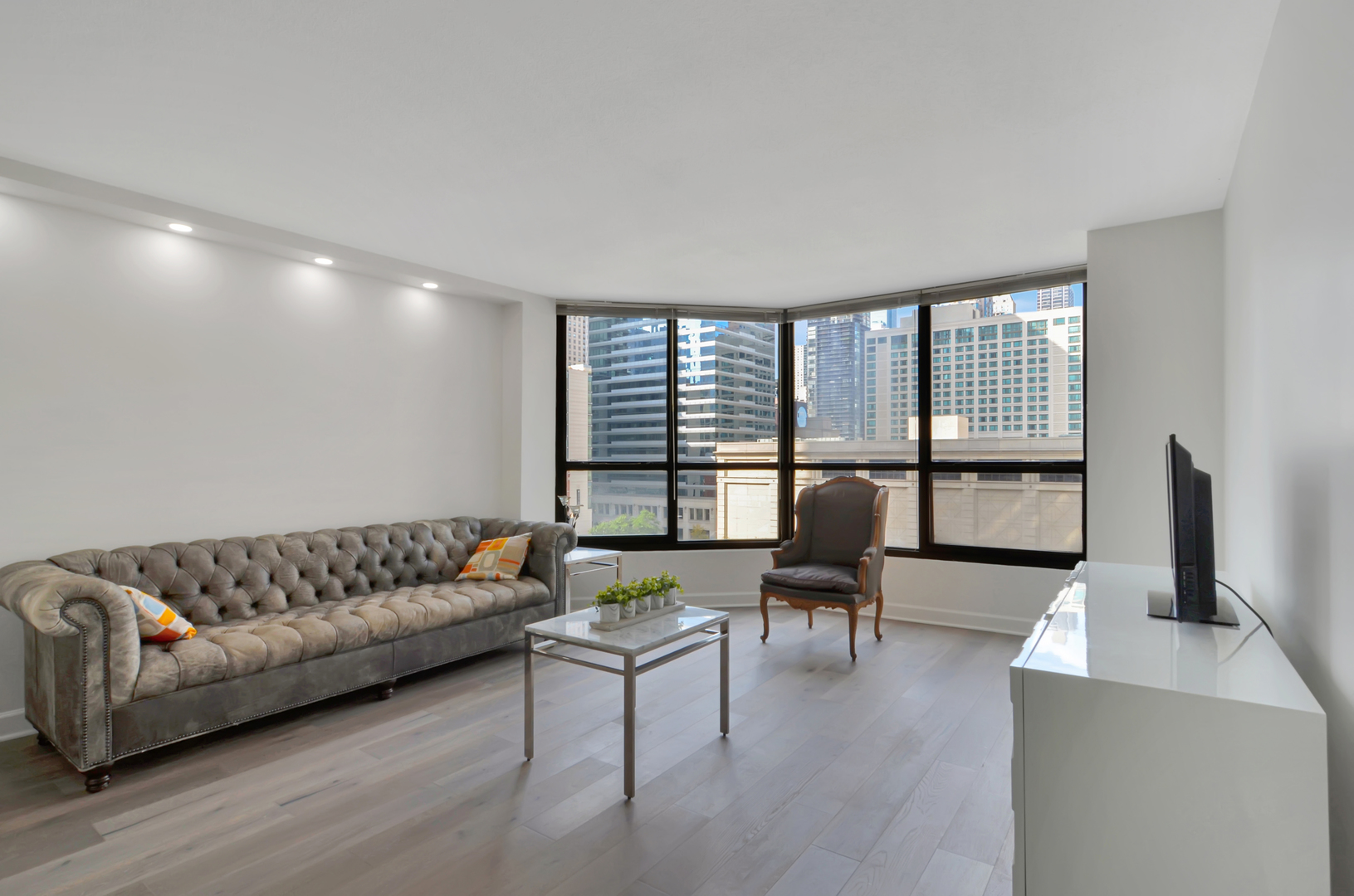 405 N Wabash Avenue 314 Property Photo 3