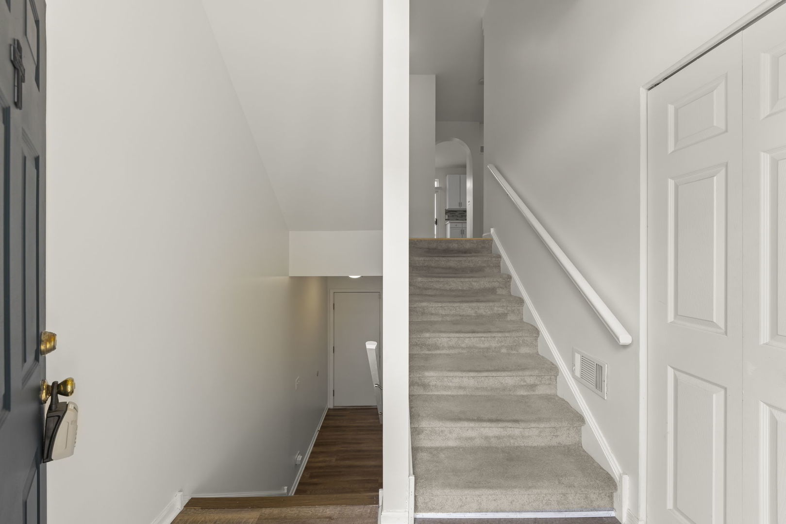 2641 N Greenwood Avenue Property Photo 3