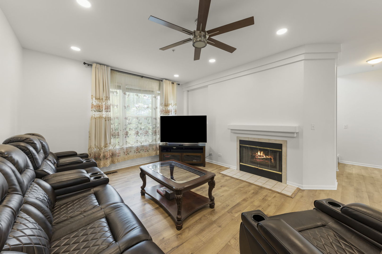 2641 N Greenwood Avenue Property Photo 8
