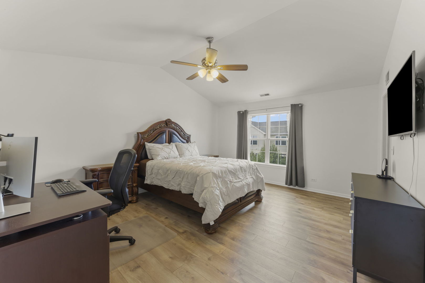2641 N Greenwood Avenue Property Photo 12