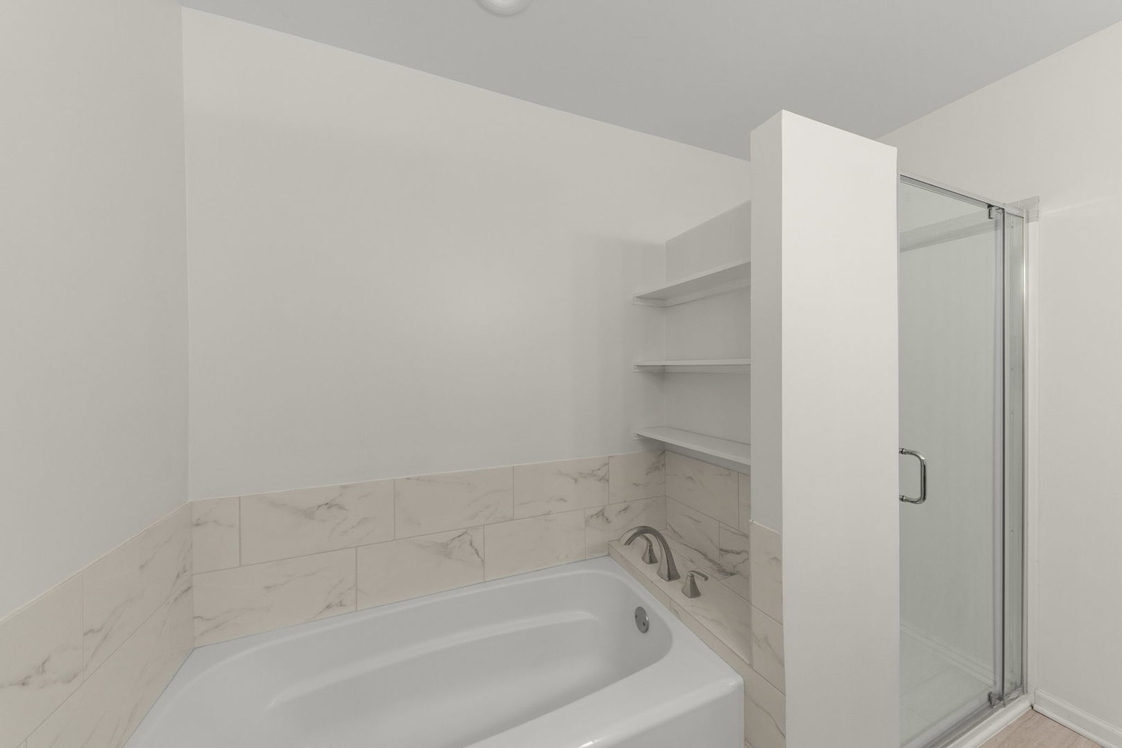 2641 N Greenwood Avenue Property Photo 15