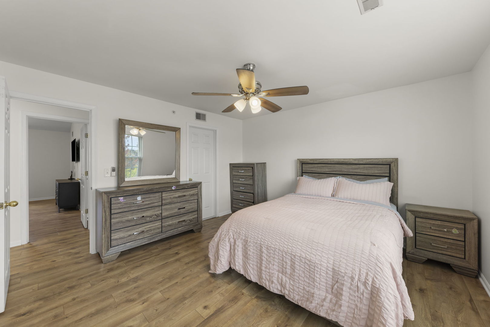 2641 N Greenwood Avenue Property Photo 16
