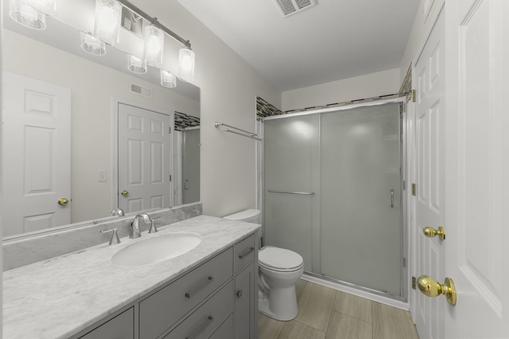 2641 N Greenwood Avenue Property Photo 17