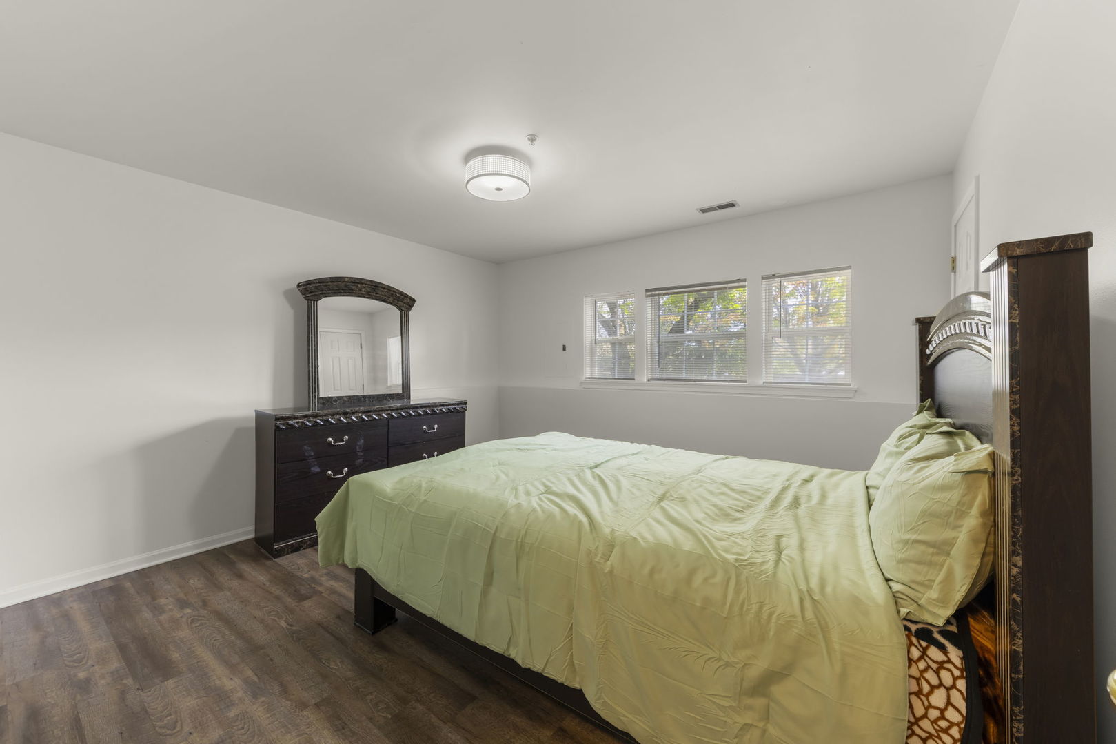 2641 N Greenwood Avenue Property Photo 19